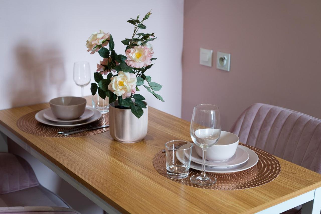 Trith-Saint-Leger Capstay Color Valenciennes & Netflix מראה חיצוני תמונה